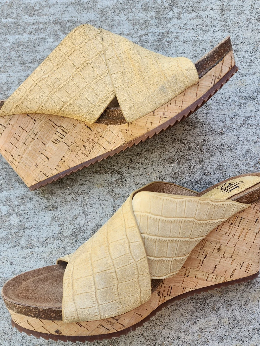 Sofft Ciera Butter Yellow Croc-Embossed Suede Wedge Sandals,‎ Women Sz 8